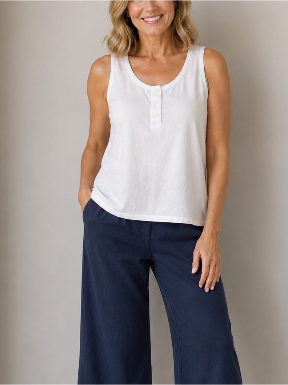 Hari Casuals Cotton Sleeveless Round Neck Top In White Size L